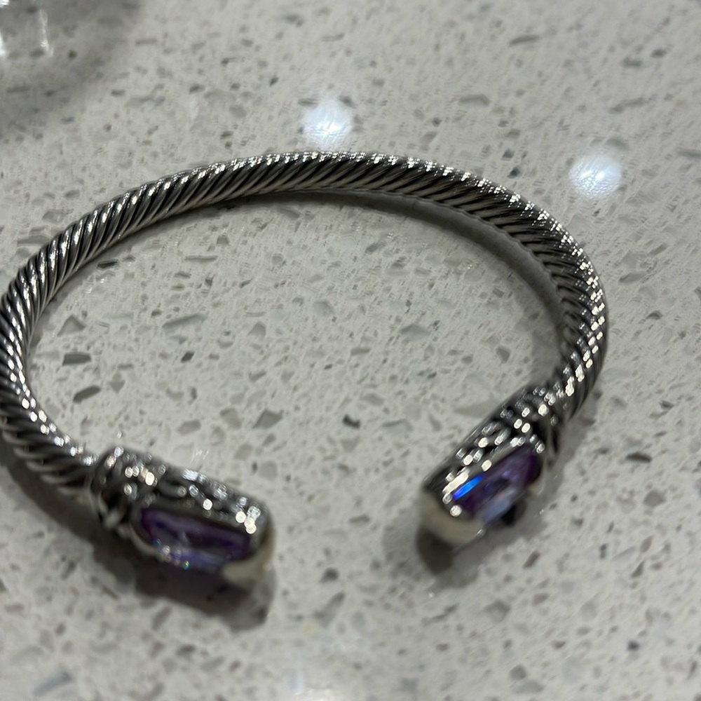 Contemporary bracelet with lavender stone